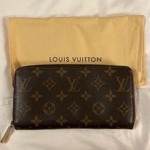 Authentic Louis Vuitton Zippy Wallet